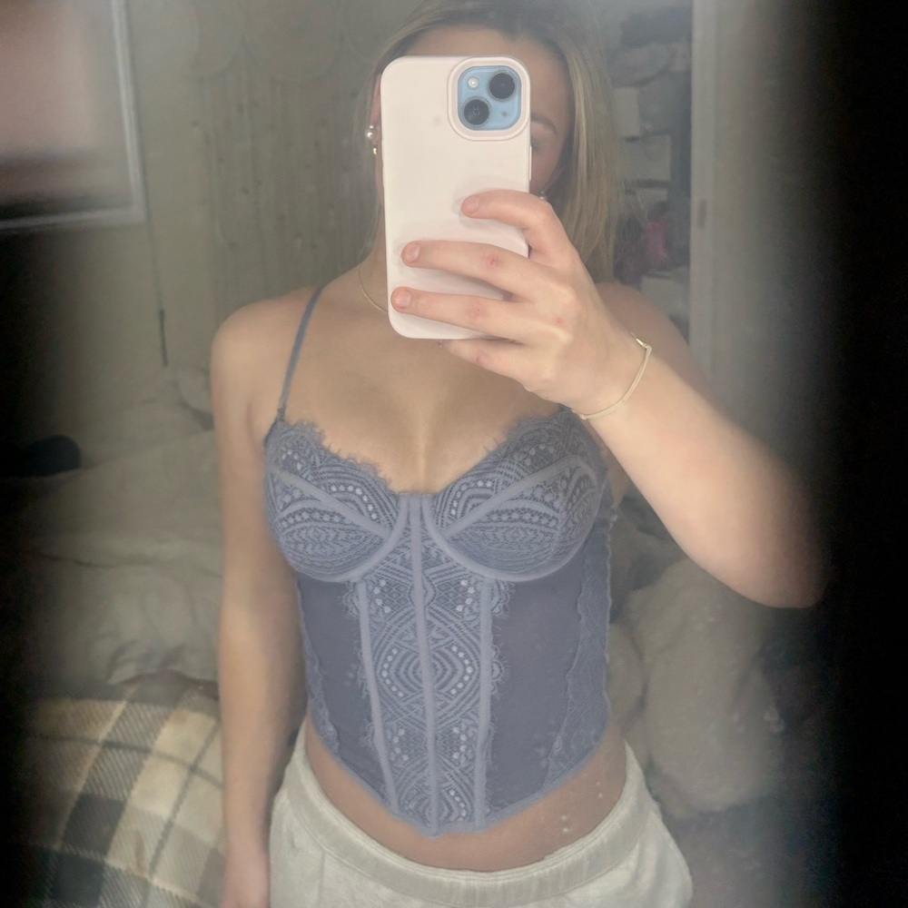 Elegant Lace Bustier in Gray